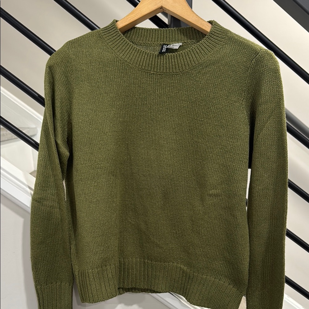 Like New! H&M Divided Olive Green Sweater